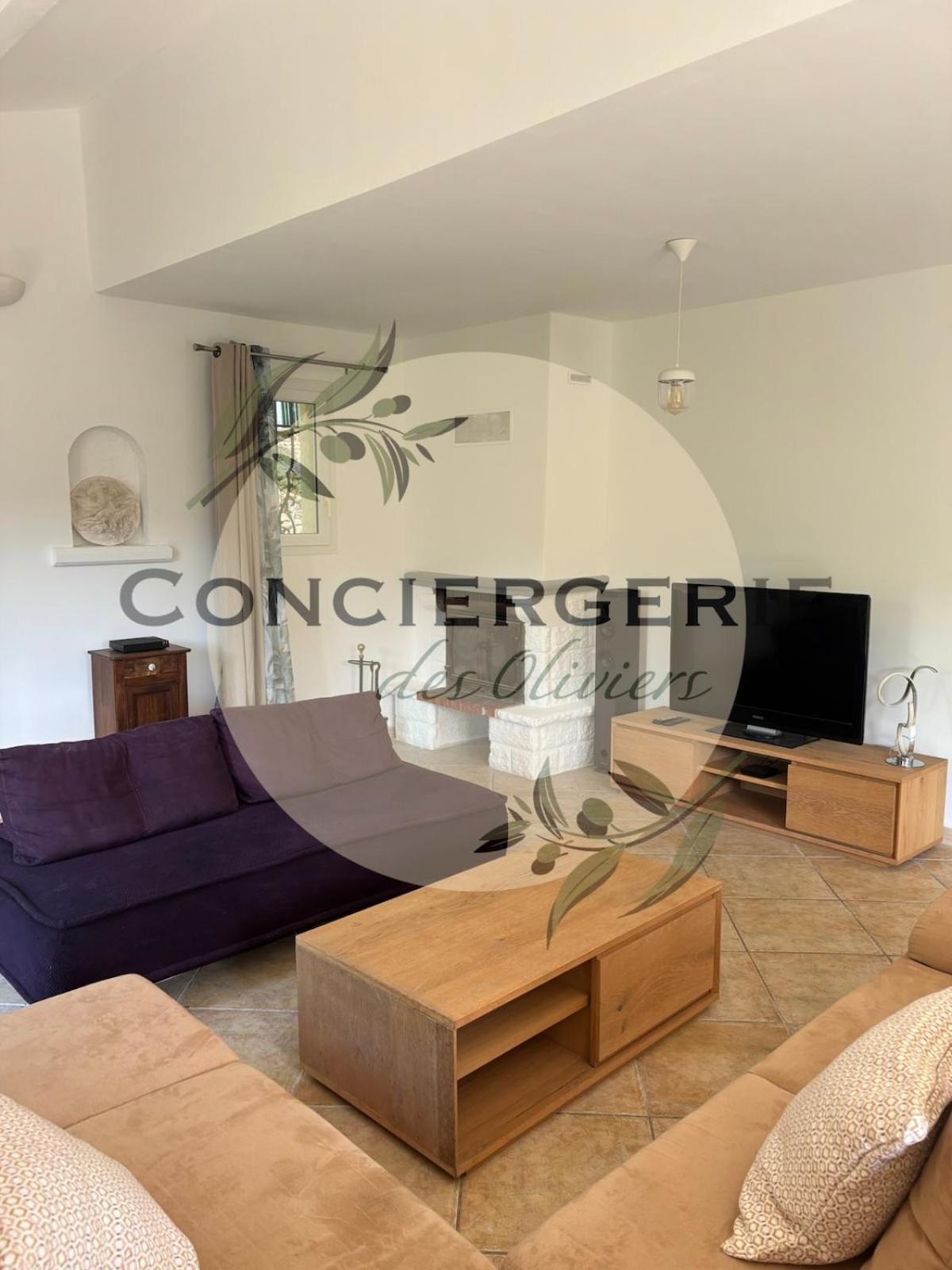 Villa Avec Piscine Belgentier 外观 照片
